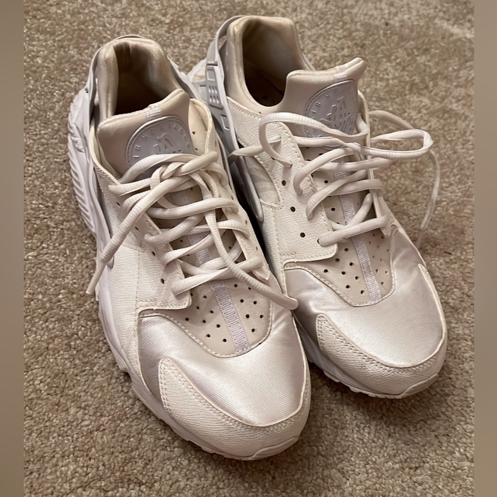 Woman’s White Nike Hurrache’s